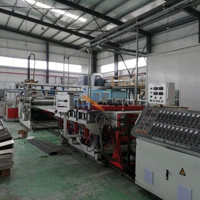 Meble 350kg / H Linia do produkcji płyt piankowych WPC Pvc